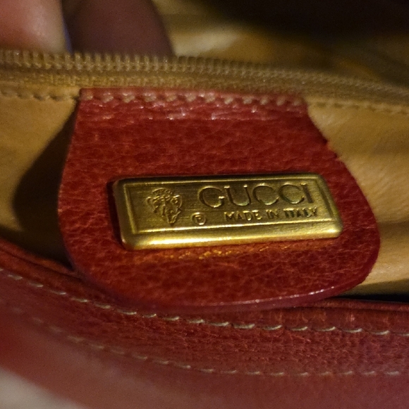 Vintage GUCCI Elegant Red Leather Shoulder Bag - Picture 2 of 8